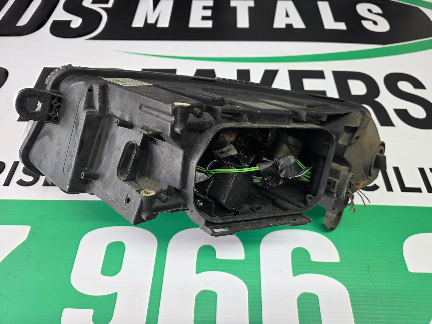 USED 11 AUDI A6 DS HEADLIGHT