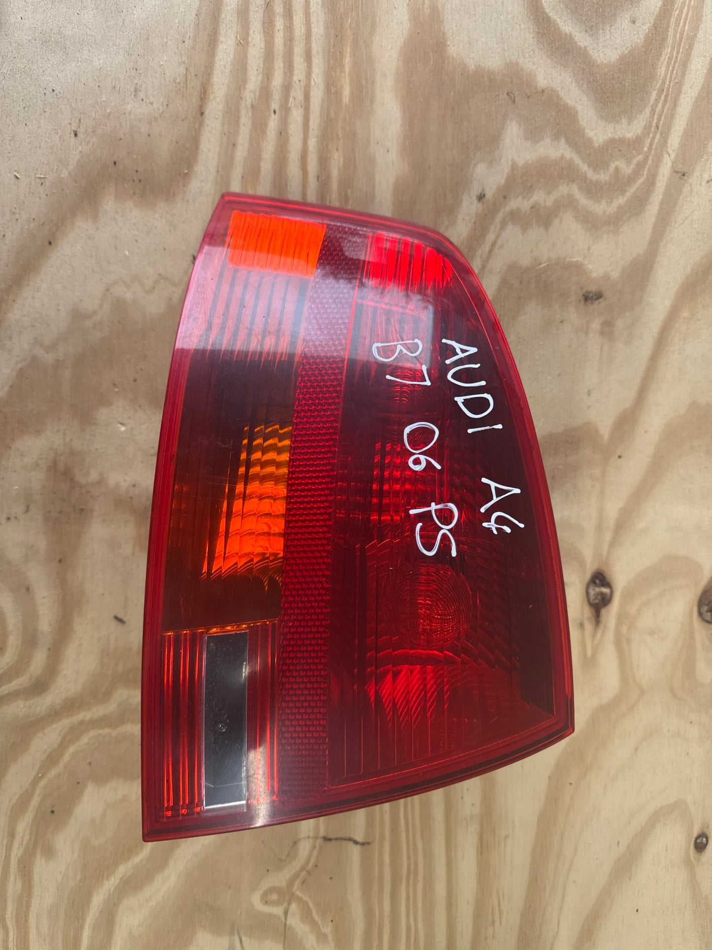 8E5945096: Rear light for Audi A4 B7 (8EC), Left