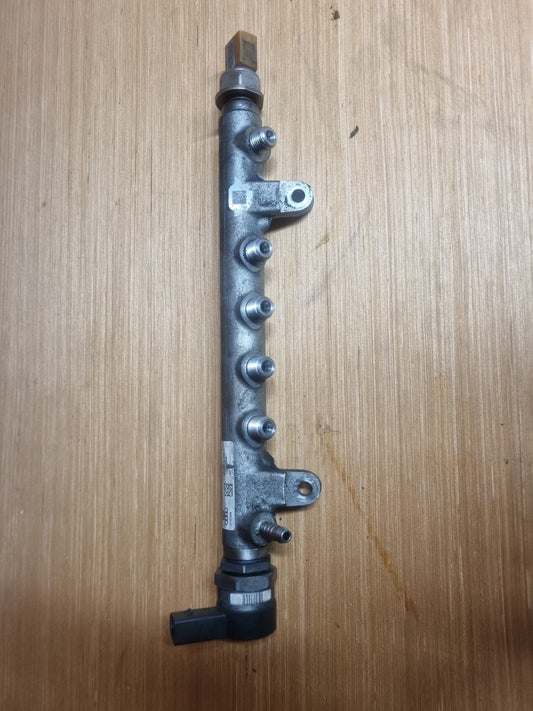 Used Audi a4 b8 common fuel rail