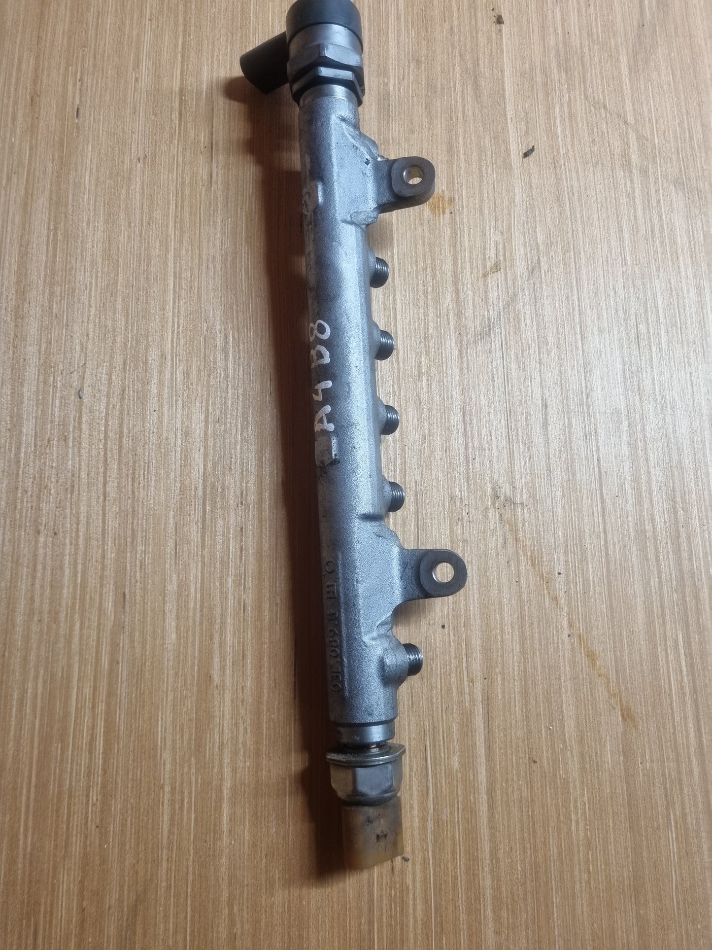 Used Audi a4 b8 common fuel rail