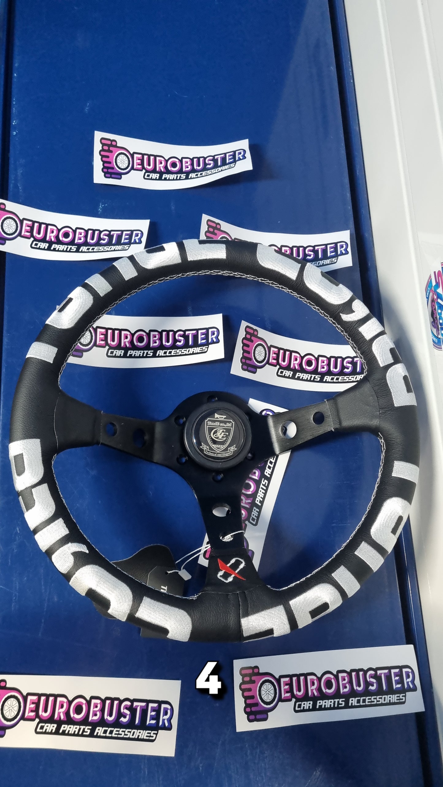 White vertex steering wheel