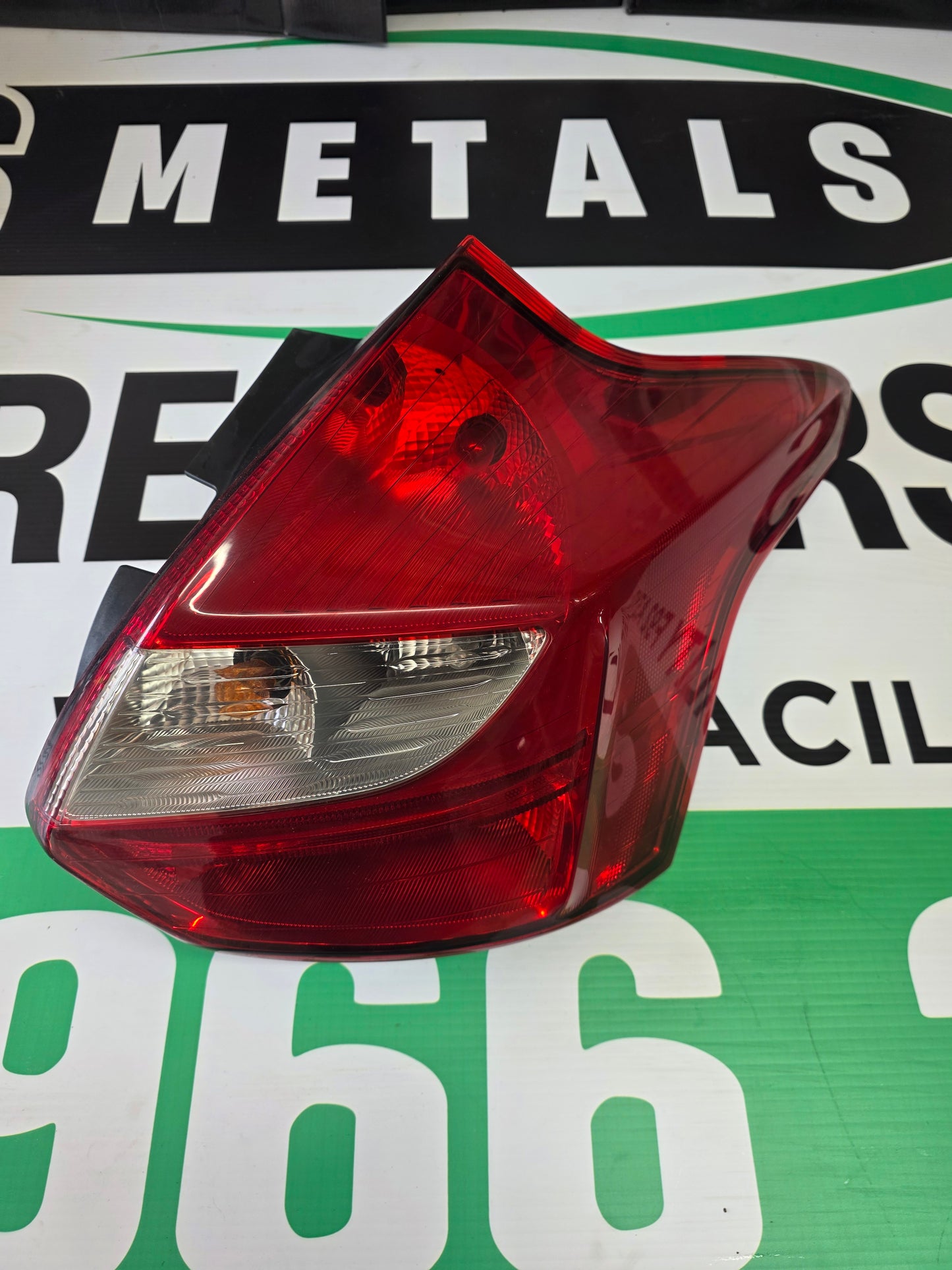 Used Ford focus 11+ taillight ds side