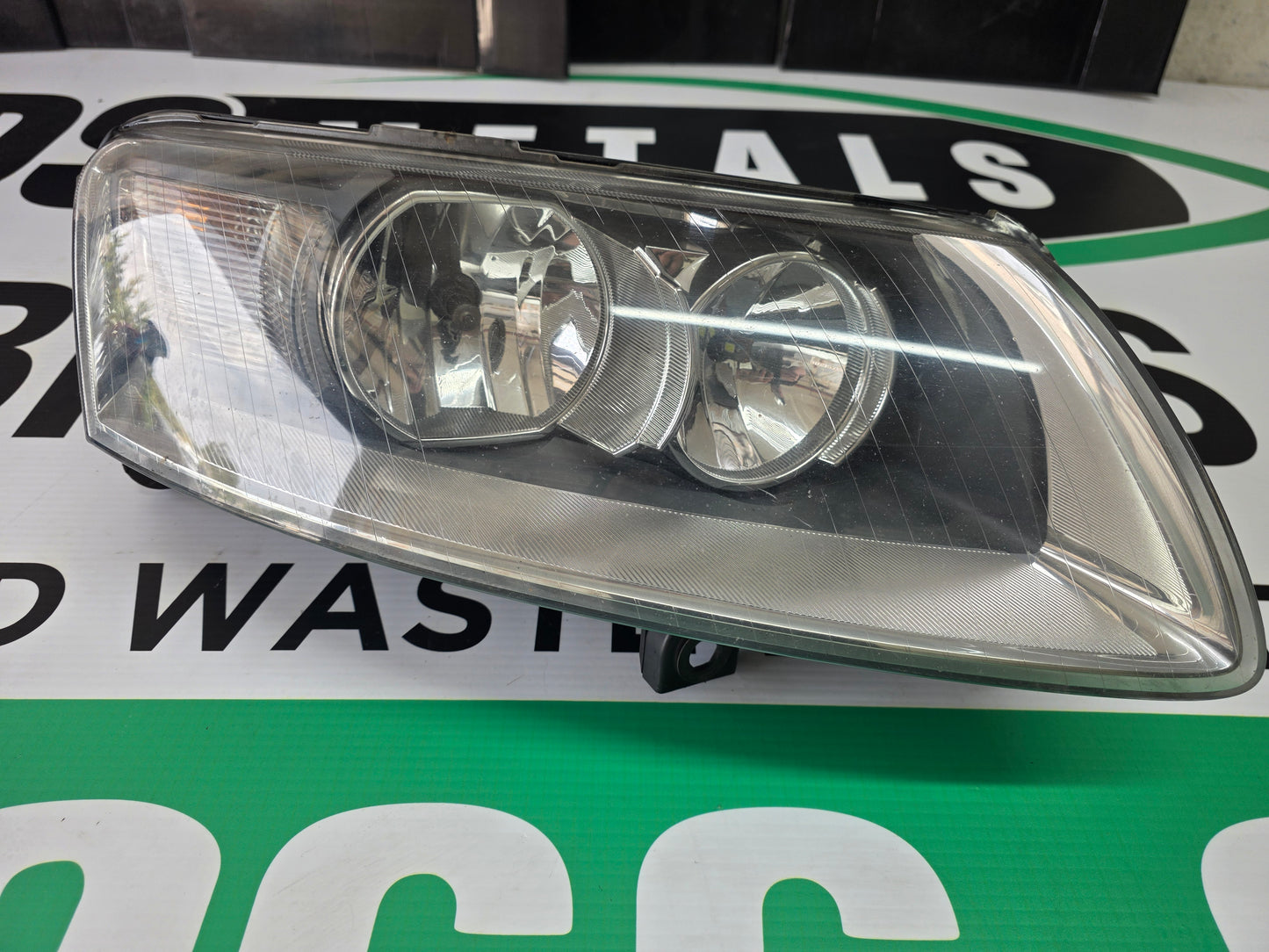 USED 11 AUDI A6 DS HEADLIGHT