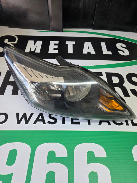 Used 11 ford focus ds headlight