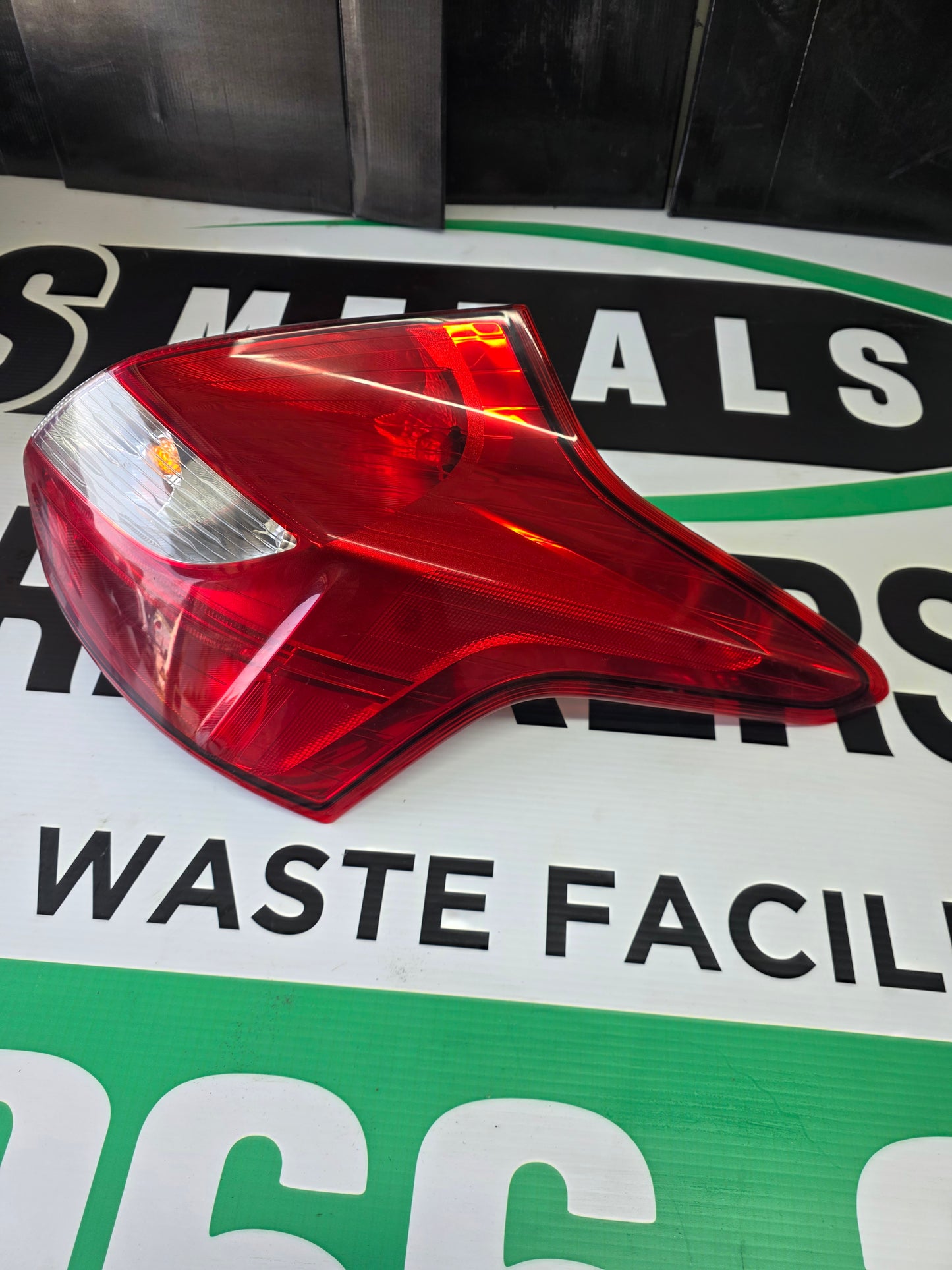 Used Ford focus 11+ taillight ds side