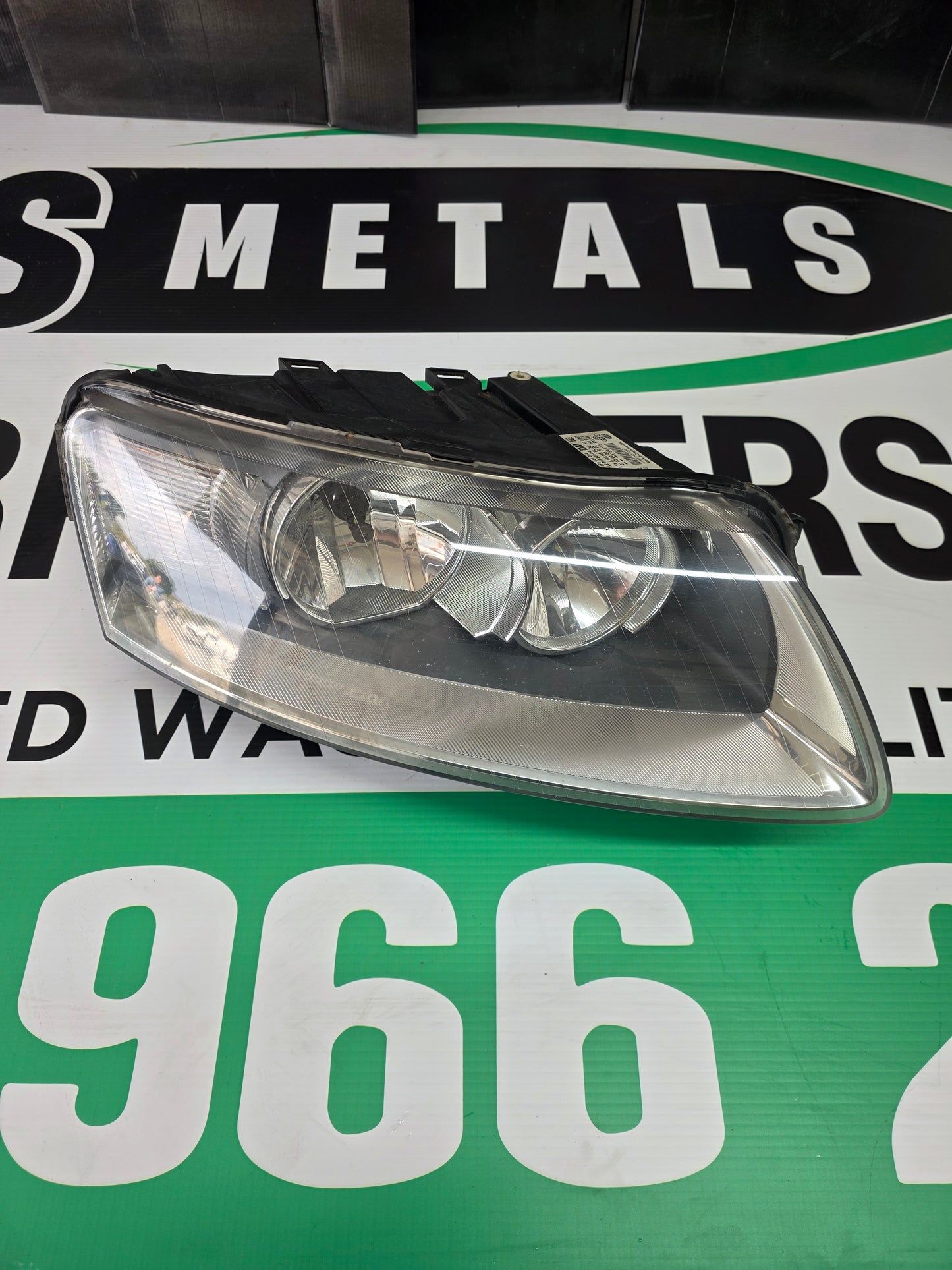USED 11 AUDI A6 DS HEADLIGHT